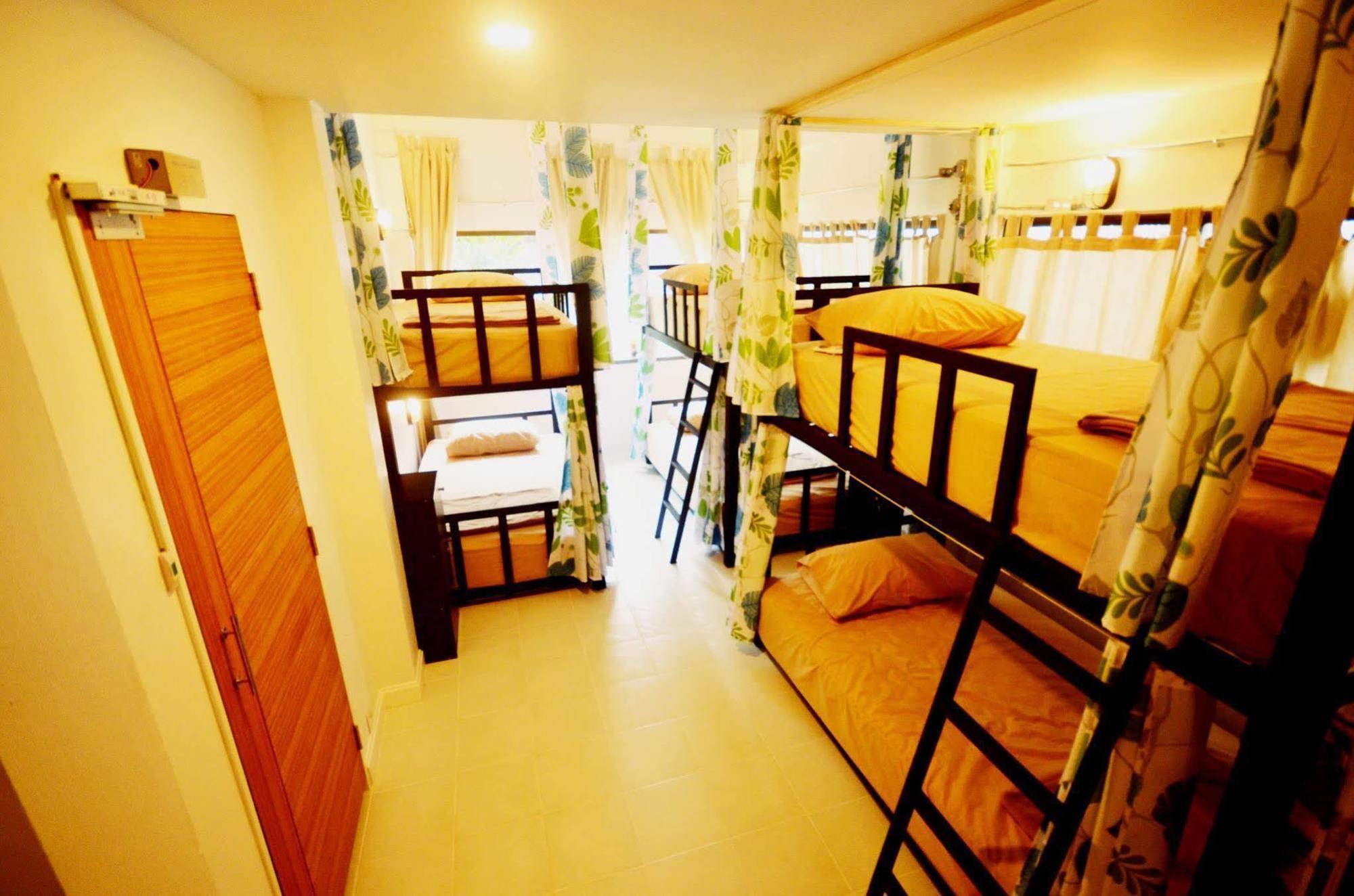 Early Bird Hostel Ayutthaya Екстер'єр фото