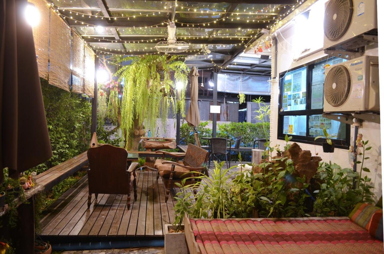 Early Bird Hostel Ayutthaya Екстер'єр фото